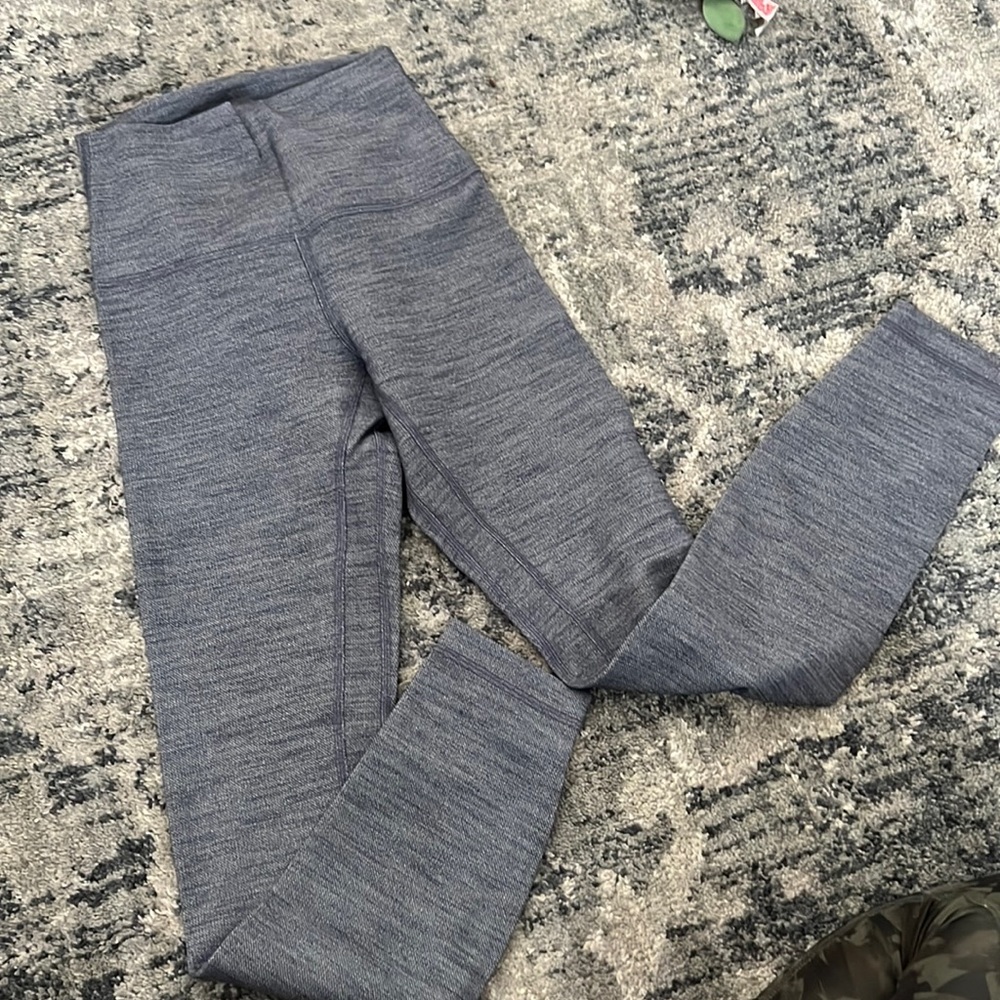 EUC lululemon leggings lined grey in color